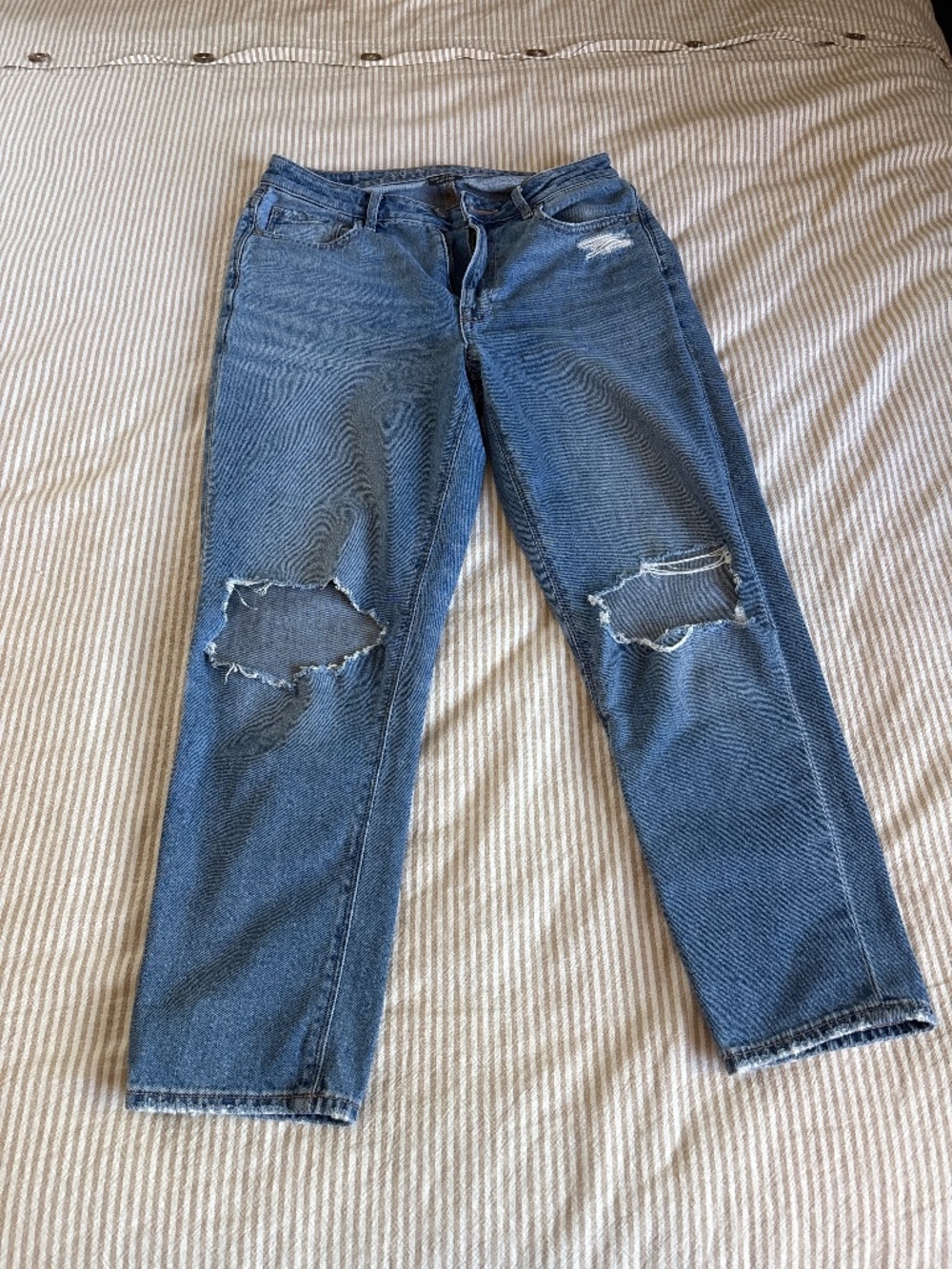 American Eagle Distressed High-Waisted Mom Jean